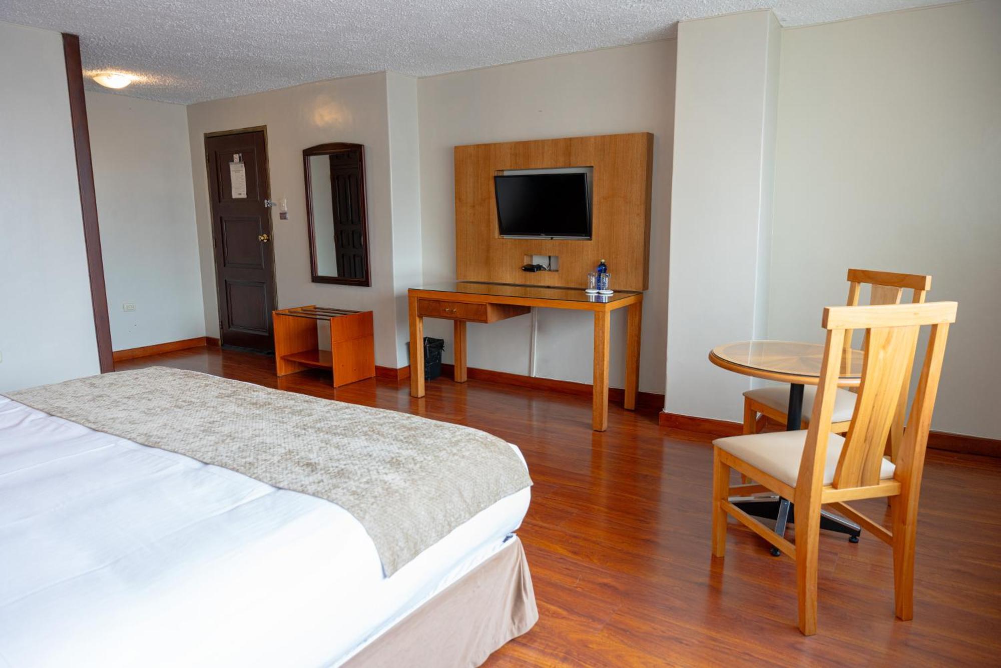 Hotel Santa Monica Cuenca Dış mekan fotoğraf
